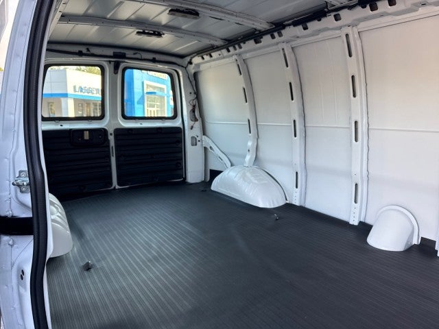 2025 Chevrolet Express Cargo 3500 WT