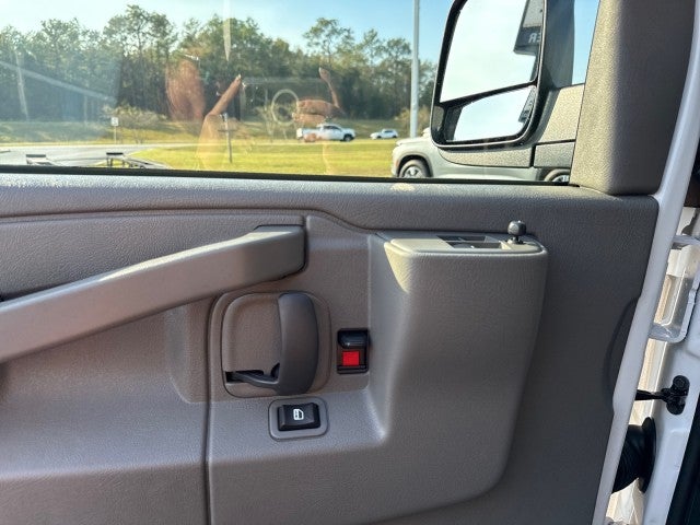 2025 Chevrolet Express Cargo 3500 WT