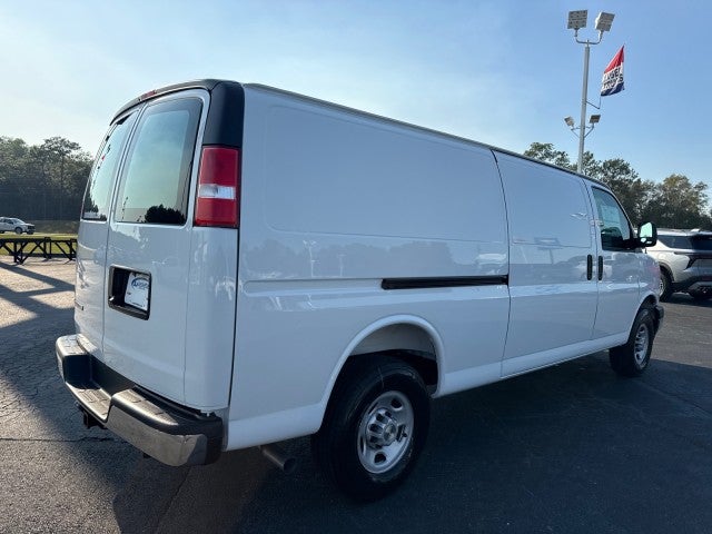 2025 Chevrolet Express Cargo 3500 WT