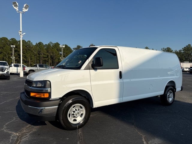2025 Chevrolet Express Cargo 3500 WT