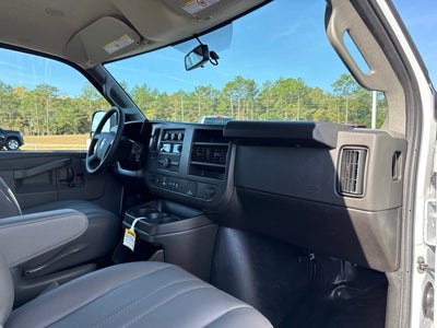 2025 Chevrolet Express Cargo WT