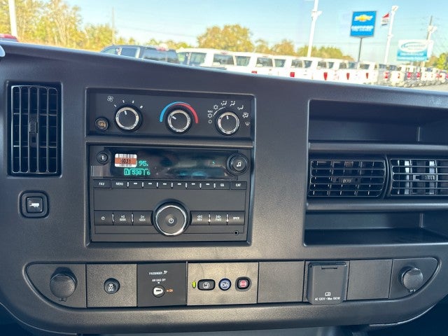 2025 Chevrolet Express Cargo WT